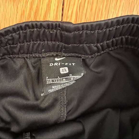 Boys Nike DriFit Shorts - Picture 2 of 2